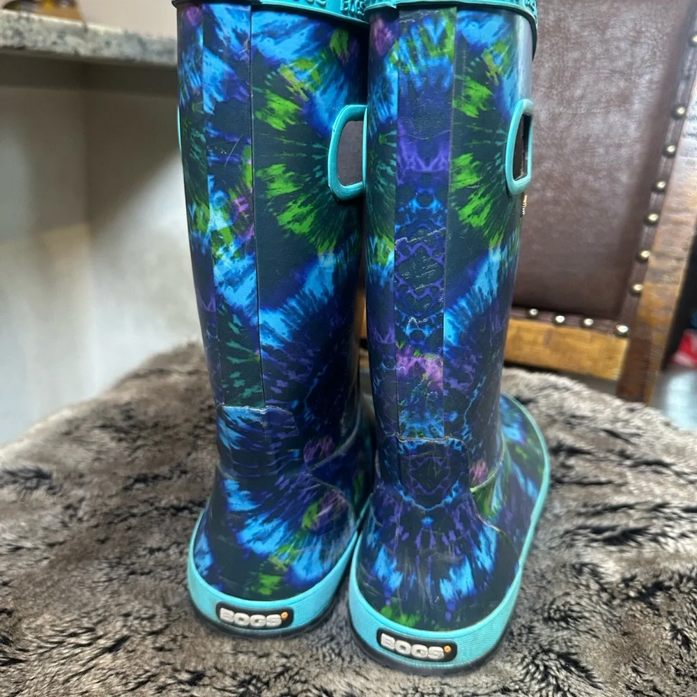 BOGS Electric Blue & Purple Tie Dye Youth Rain Boots, Size 6